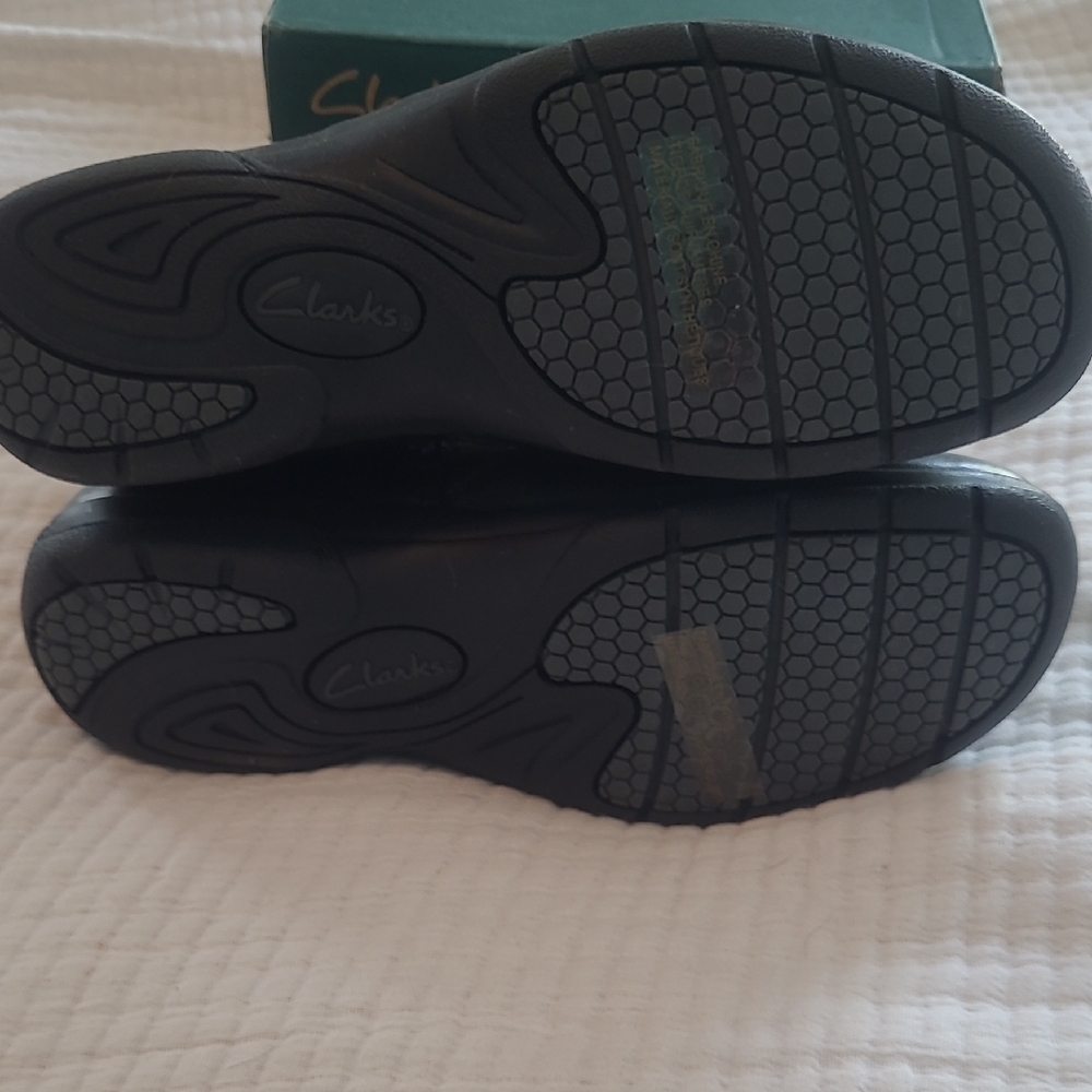 Clarks Black Ankle Boots Sleek Leather Design - Picture 4 of 5